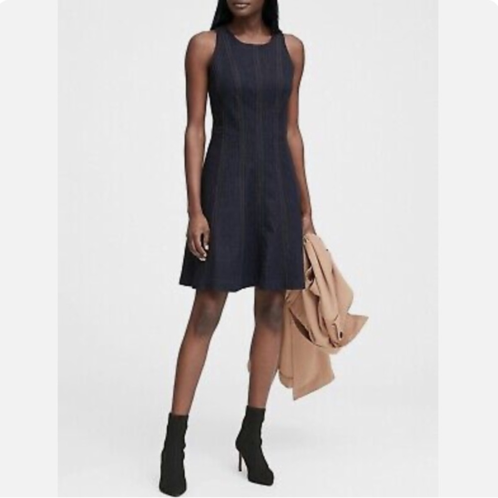 Banana Republic STUNNING denim sleeveless jean dress w/ flattering seam lines